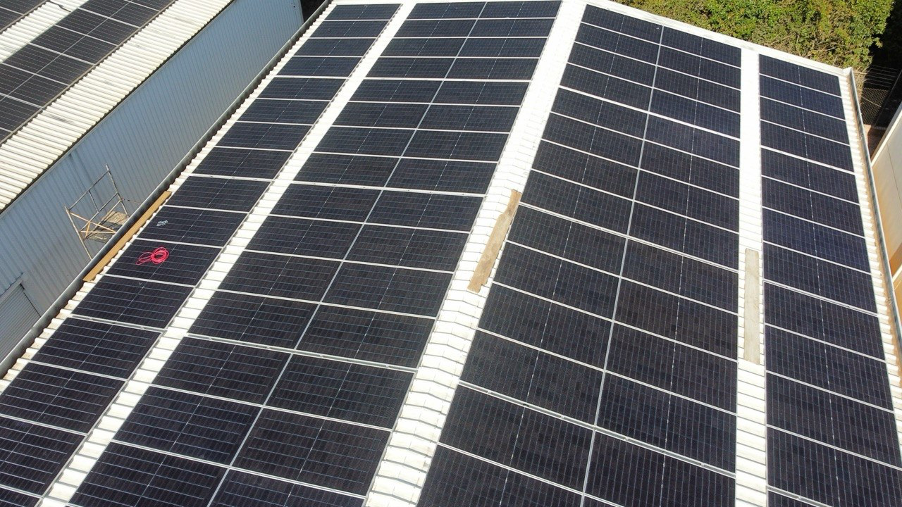 FBK Sistema + Usina — detalhe das placas solares