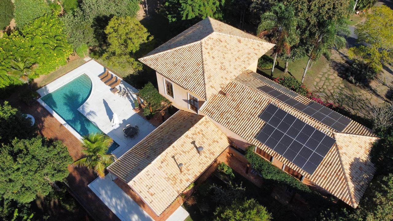 Residencial Gustavo — vista aérea do telhado solar