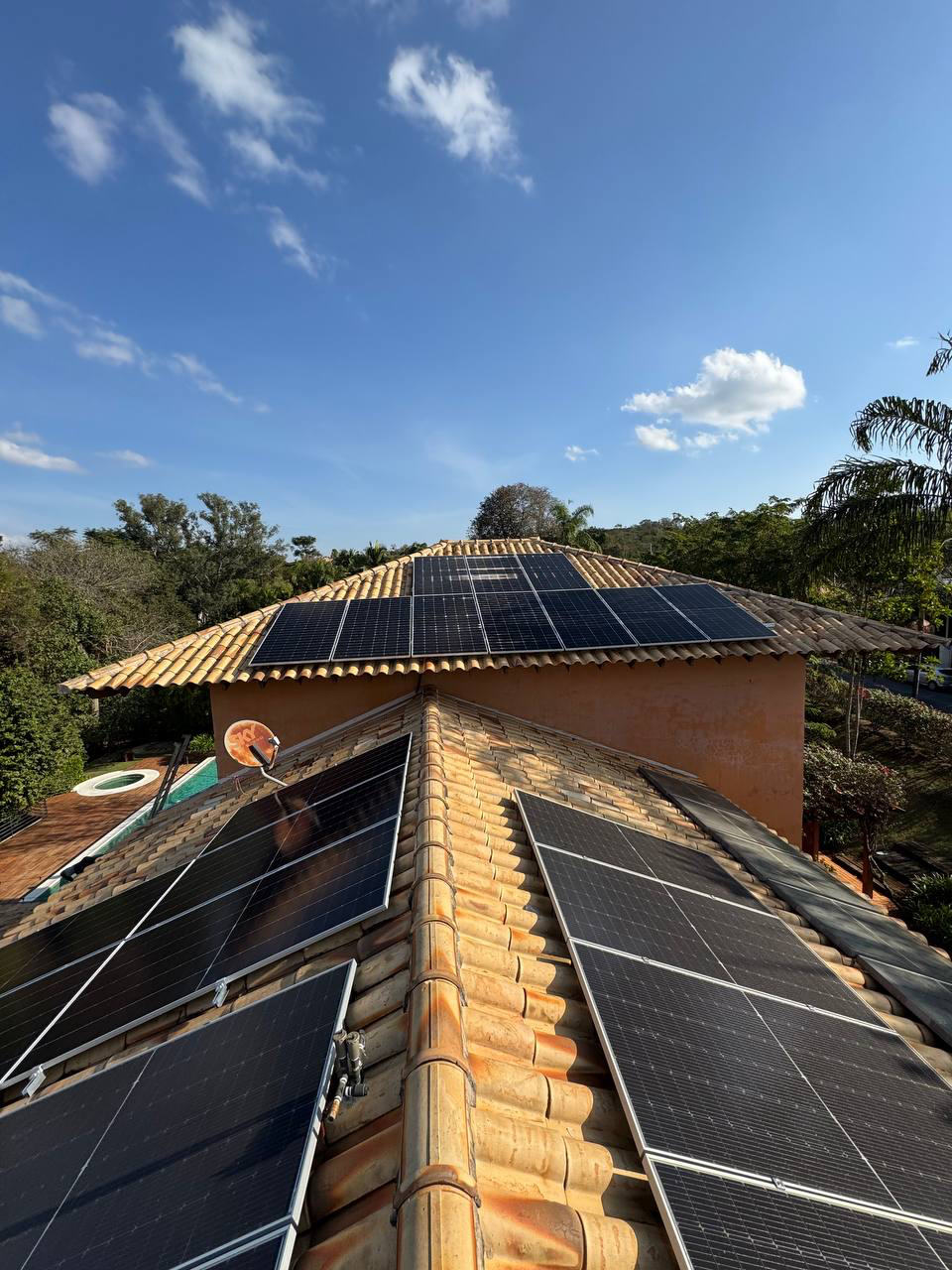 Residencial Gustavo — detalhe das placas solares