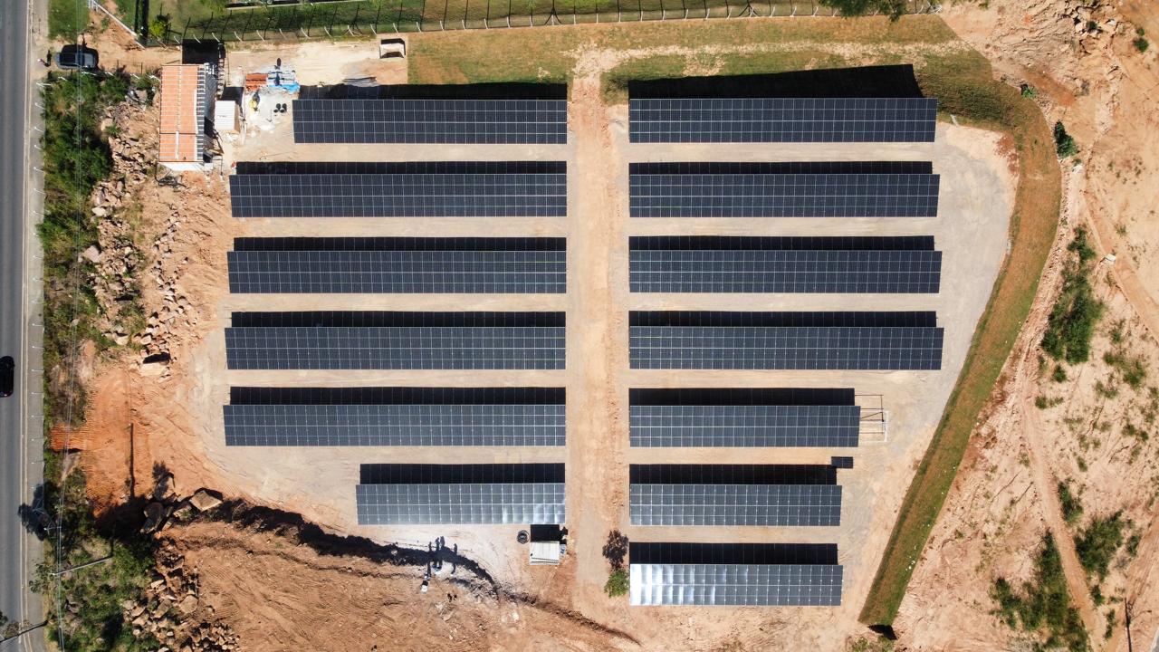 Vista aérea da Usina Solar IKS