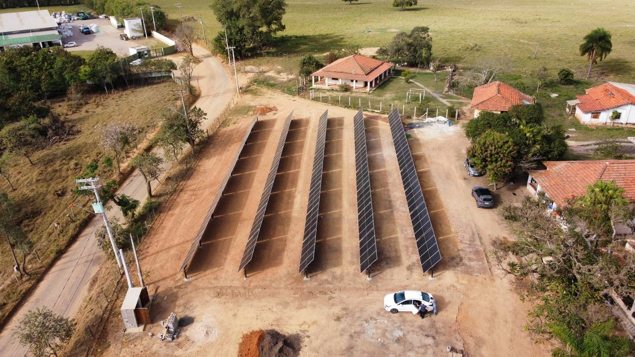 Usina JLR Tonilu — vista aérea da usina solar