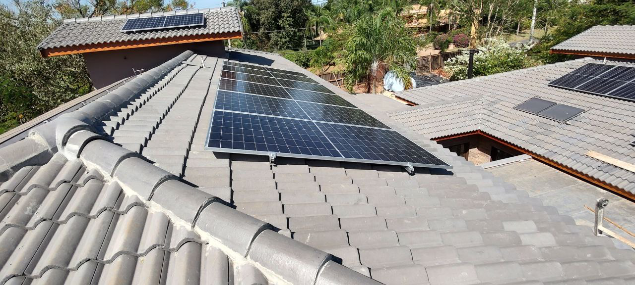 Residencial Laís — detalhe das placas solares