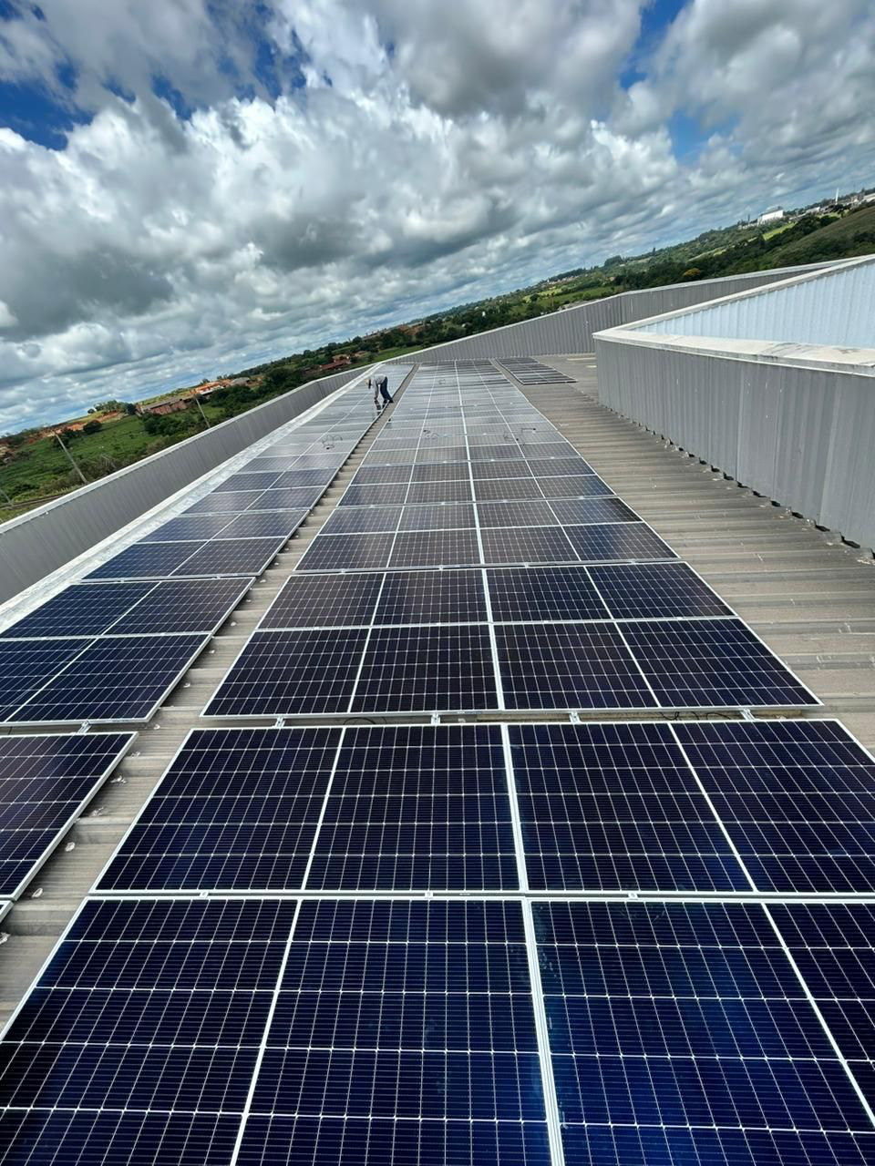 Luna - Injeção Plástica — placas solares instaladas