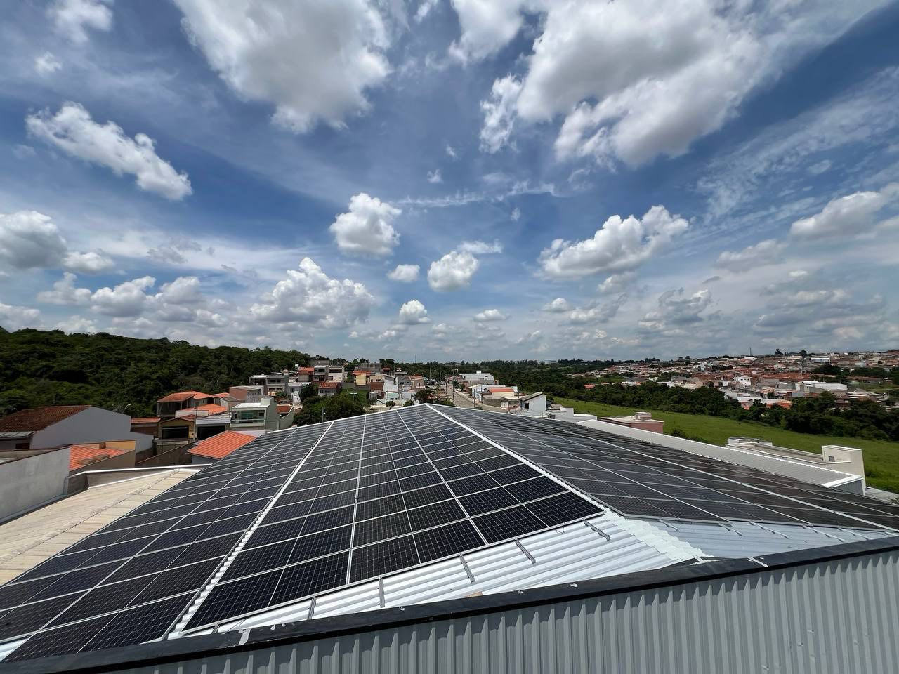 Usina Salto/SP — placas solares no telhado